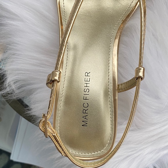 Marc Fisher Metallic Gold Strappy Sandals size 9M new - Picture 3 of 11